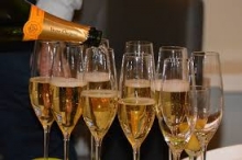 Rượu champagne Pháp ngon kiến thức bạn cần biết cùng Rượu Plaza